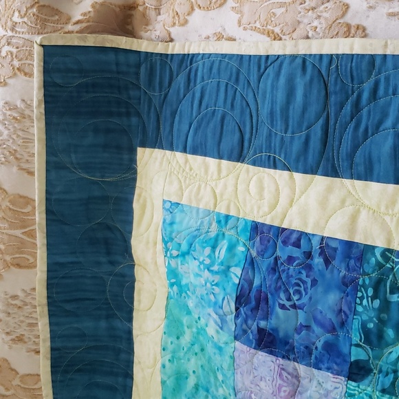 Handmade small quilt in blues - Picture 3 of 7